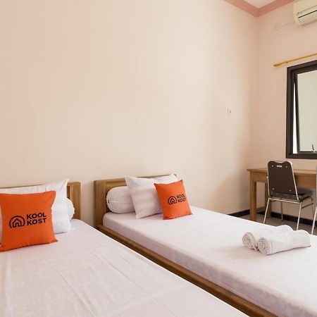 Koolkost Syariah Near Upn Veteran Hotell Medokanayu Exteriör bild