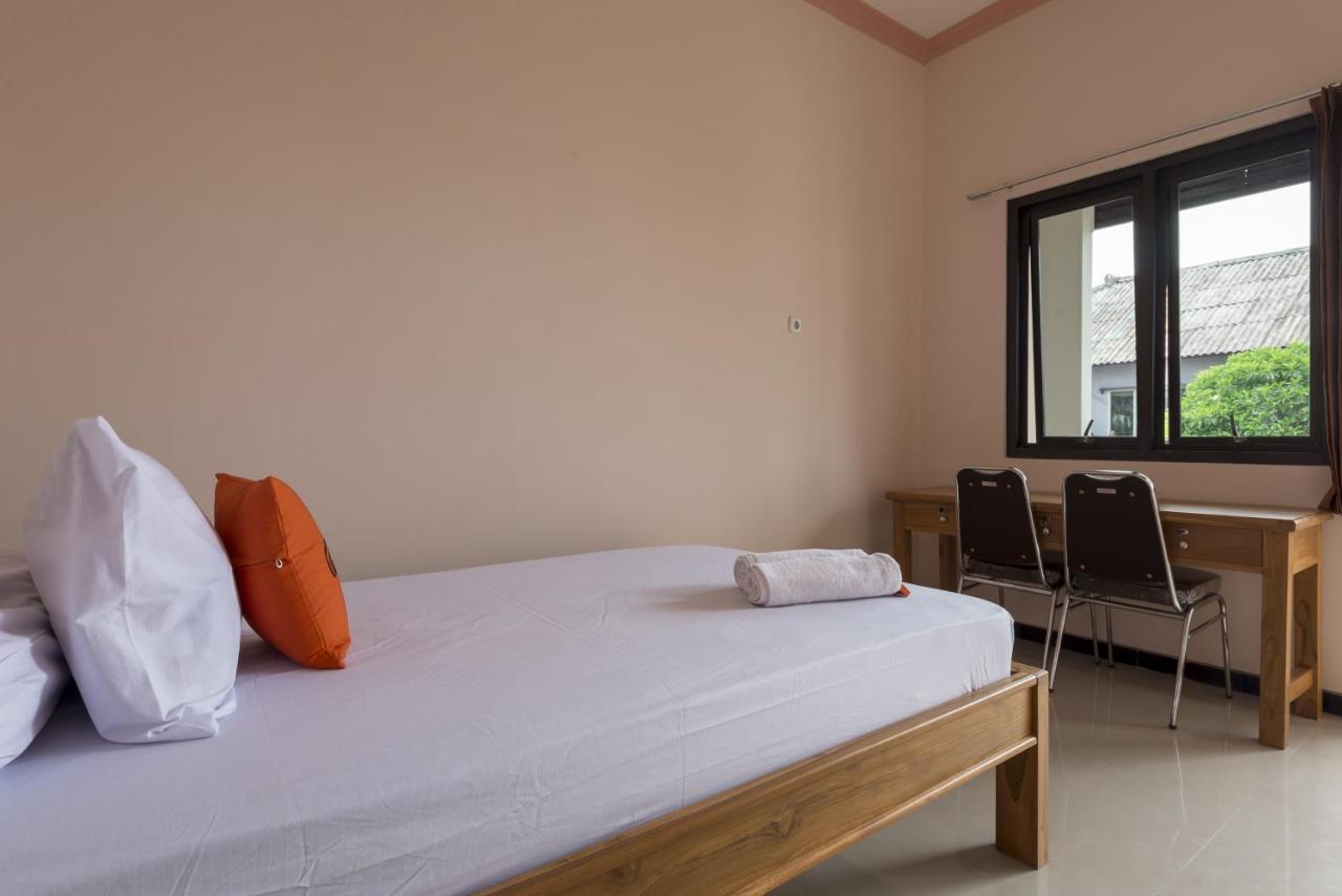 Koolkost Syariah Near Upn Veteran Hotell Medokanayu Exteriör bild